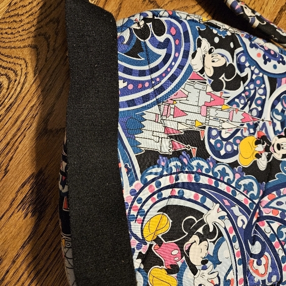Disney Vera Bradley sling bag Mickeys celebration - Picture 8 of 9